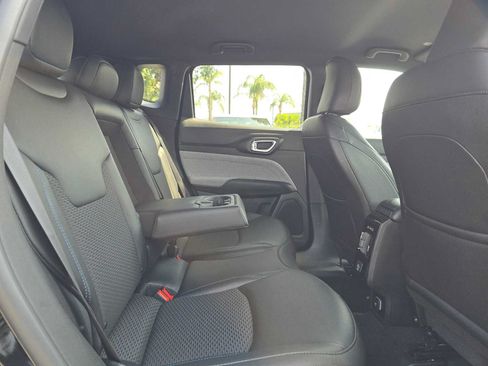 Used 2024 Jeep Compass Latitude AWD/4WD image 12
