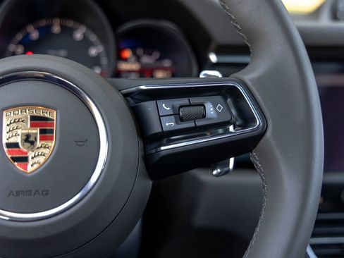 Certified 2026 Porsche Macan AWD/4WD image 32