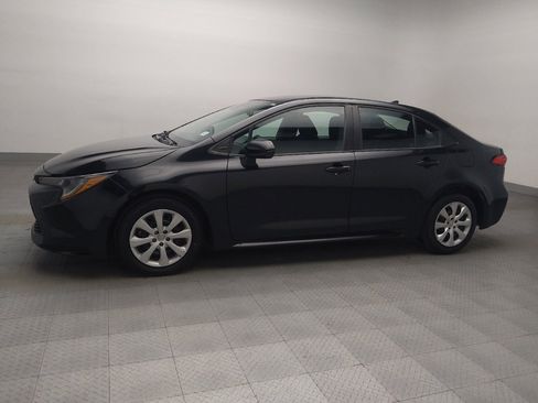 Used 2021 Toyota Corolla LE image 2
