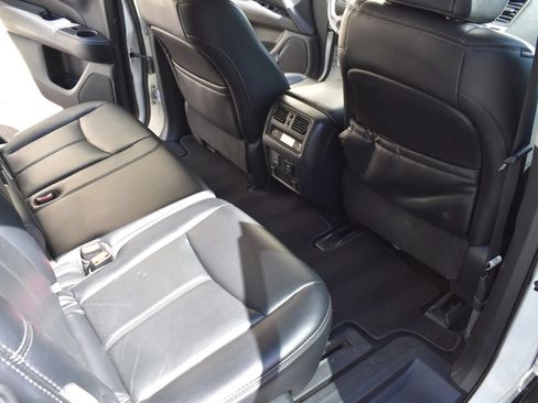 Used 2018 Nissan Pathfinder SL w/ SL Premium Package FWD image 10