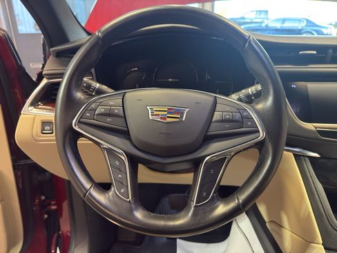 Used 2018 Cadillac XT5 Luxury w/ Driver Awareness Package FWD image 17
