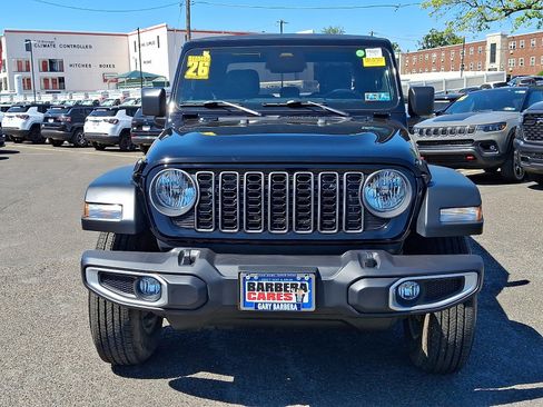 Used 2026 Jeep Gladiator Sport AWD/4WD image 2