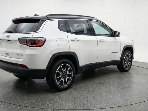 Used 2025 Jeep Compass Trailhawk AWD/4WD image 9
