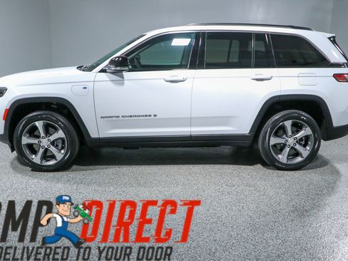 Used 2023 Jeep Grand Cherokee 4WD 4xe image 10