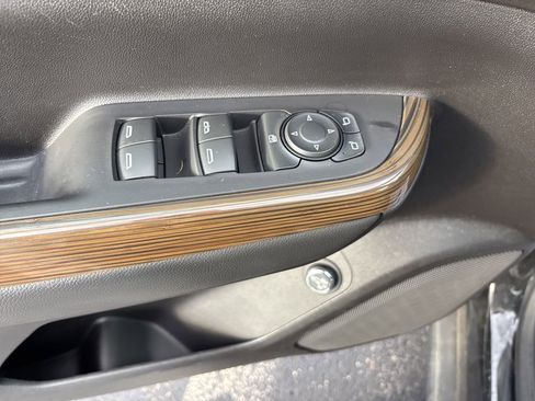 Used 2023 GMC Acadia SLE w/ Driver Convenience Package image 32