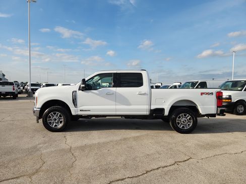 Used 2024 Ford F250 Lariat w/ FX4 Off-Road Package AWD/4WD image 4