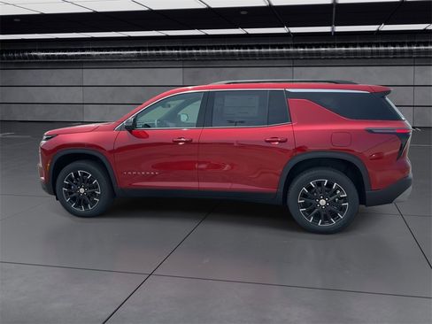 New 2025 Chevrolet Traverse LT w/ Sun and Wheel Package image 5