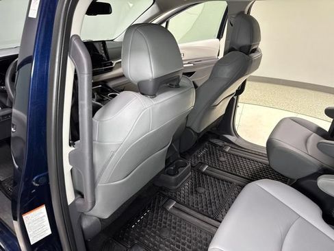 Used 2021 Toyota Sienna XLE AWD/4WD image 25