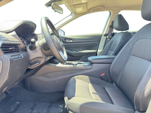 Used 2025 Nissan Altima 2.5 SV FWD image 10