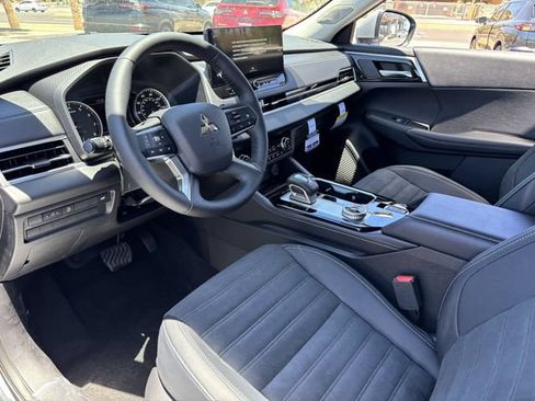 New 2026 Mitsubishi Outlander SE FWD image 7
