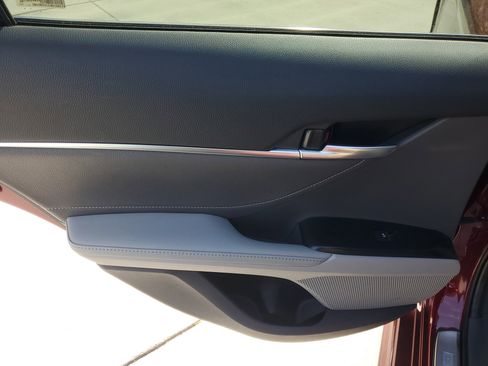 Used 2018 Toyota Camry XSE image 17