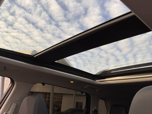 Used 2025 Nissan Rogue Platinum w/ Platinum Premium Package image 20