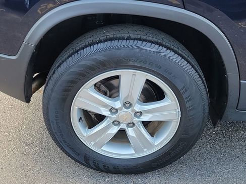 Used 2021 Chevrolet Trax LS w/ Tint and Cruise Package AWD/4WD image 6