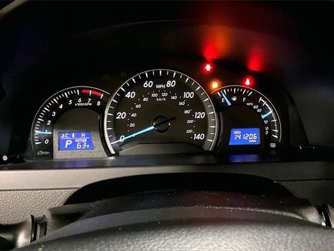 Used 2013 Toyota Camry LE image 21