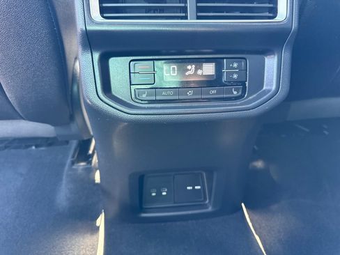 Used 2025 Volkswagen Atlas SEL AWD/4WD image 17
