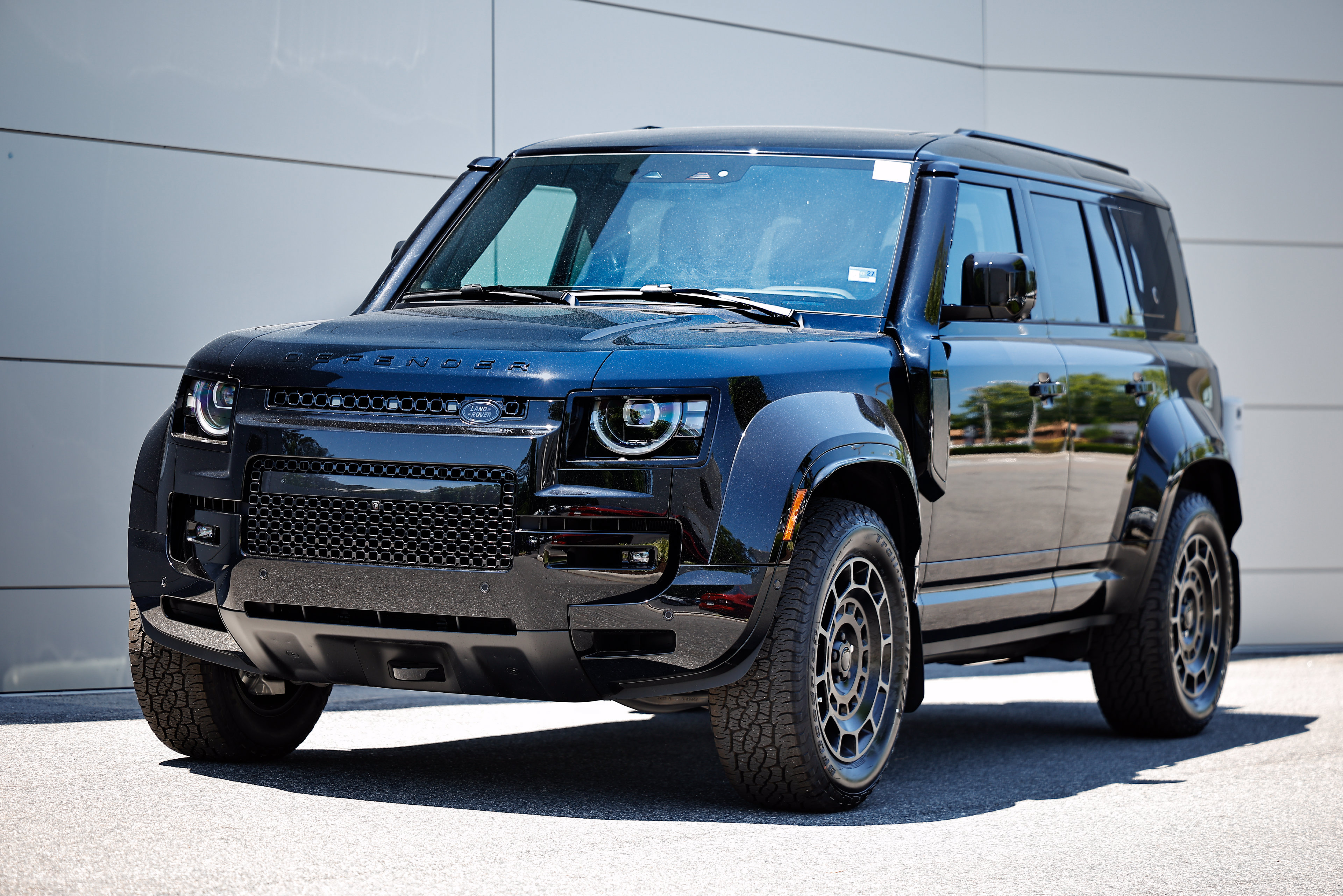 New 2026 Land Rover Defender 110 OCTA AWD/4WD image 1