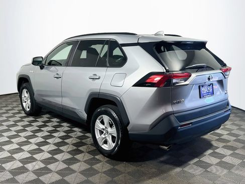 Used 2020 Toyota RAV4 XLE w/ XLE Grade Weather Package AWD/4WD image 5