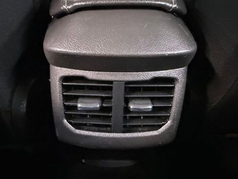 Used 2015 Ford Fusion SE image 23