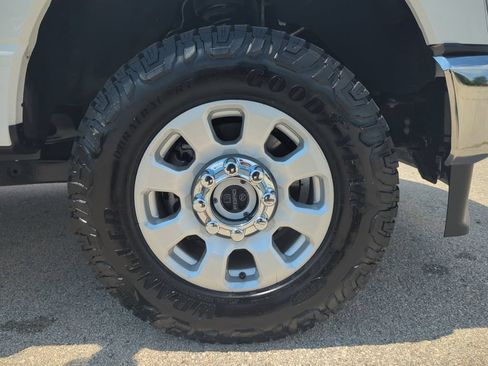 Used 2024 Ford F250 XLT AWD/4WD image 13