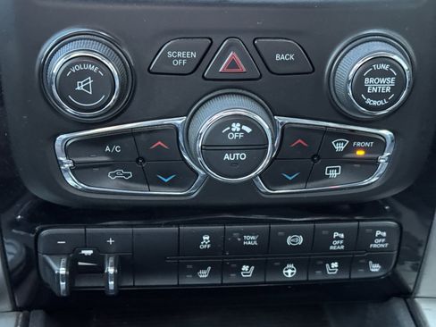 Used 2018 RAM 2500 Laramie w/ Sport Appearance Group image 18