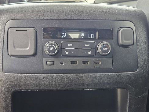 Used 2020 GMC Yukon Denali w/ Denali Premium Package image 18