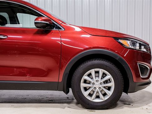 Used 2018 Kia Sorento FWD image 17