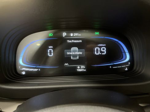 Used 2024 Hyundai Venue SEL image 21