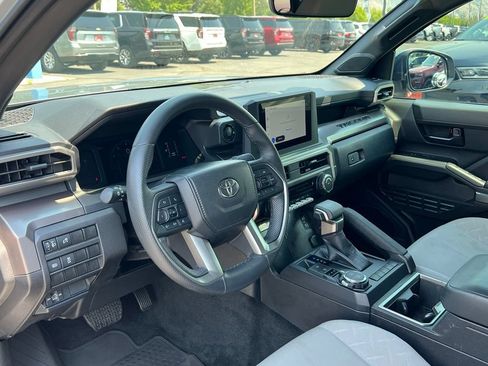 Used 2024 Toyota Tacoma SR5 w/ SR5 Upgrade Package AWD/4WD image 27