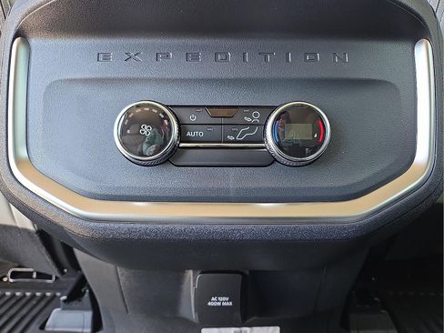 New 2026 Ford Expedition Active image 14