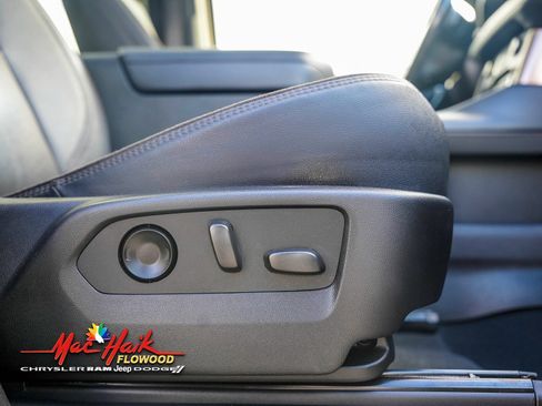 Used 2022 Chevrolet Suburban High Country image 23