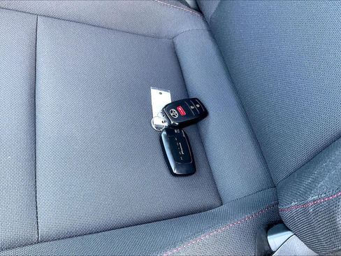 Used 2026 Toyota Prius Plug-In Hybrid FWD image 14
