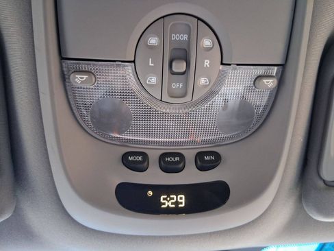 Used 2005 Kia Sedona EX FWD image 14