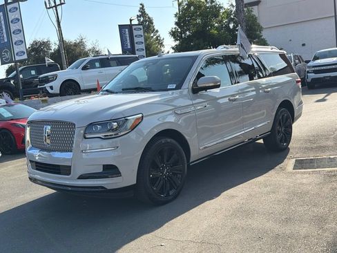 Used 2023 Lincoln Navigator L Reserve AWD/4WD image 6