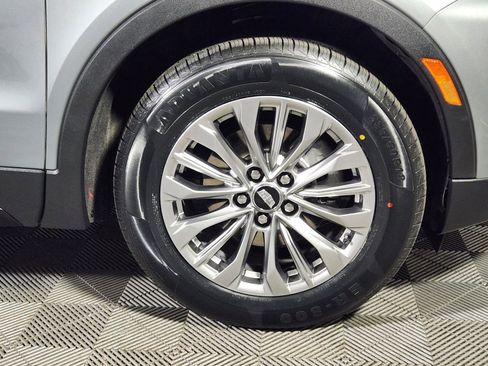 Used 2024 Cadillac XT4 Premium Luxury image 13