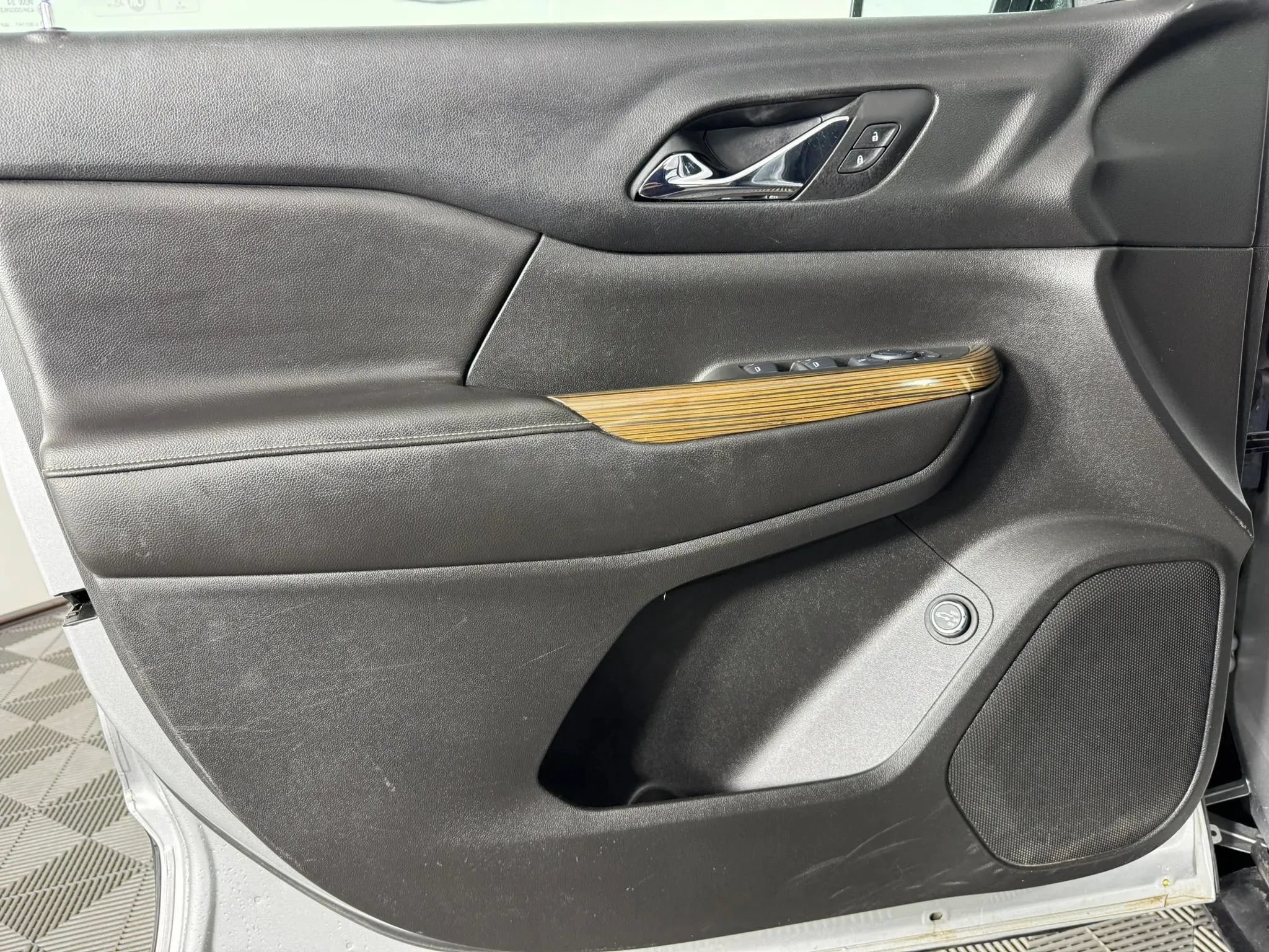Used 2017 GMC Acadia SLE w/ Driver Alert Package I AWD/4WD image 37