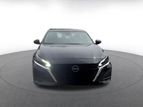 Used 2025 Nissan Altima 2.5 SV FWD image 4