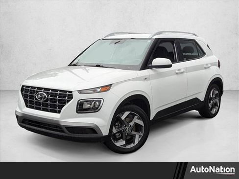 Certified 2025 Hyundai Venue SEL image 1