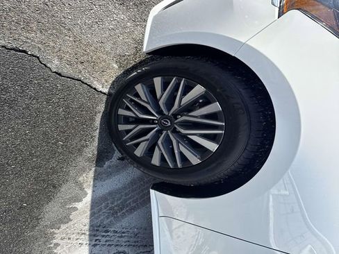 Used 2025 Nissan Altima 2.5 SV image 13