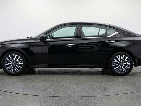 Used 2025 Nissan Altima 2.5 SV image 5