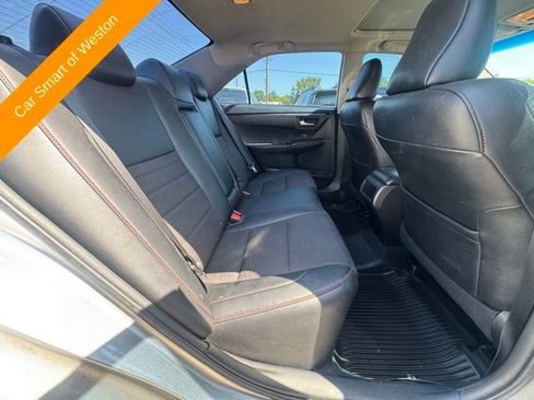 Used 2017 Toyota Camry SE w/ Moonroof Package FWD image 14
