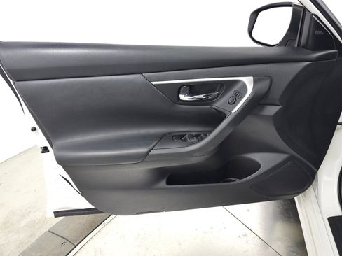 Used 2017 Nissan Altima 2.5 SV w/ Convenience Package image 12