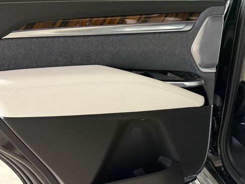 New 2026 Cadillac Escalade Platinum Sport AWD/4WD image 57