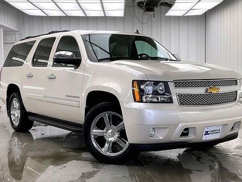 Used 2013 Chevrolet Suburban LTZ image 35