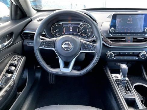 Certified 2023 Nissan Altima 2.5 SV image 4