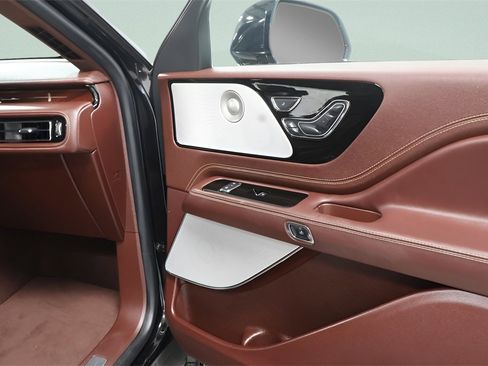 Used 2023 Lincoln Aviator Black Label image 36