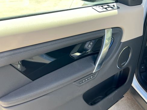 Used 2025 Land Rover Discovery Sport S image 15
