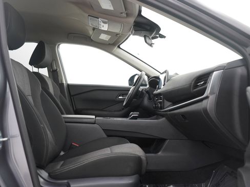 Used 2025 Nissan Rogue SV image 11