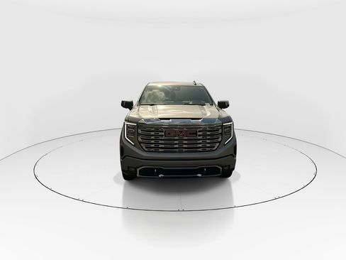 Used 2024 GMC Sierra 1500 Denali w/ Technology Package AWD/4WD image 3