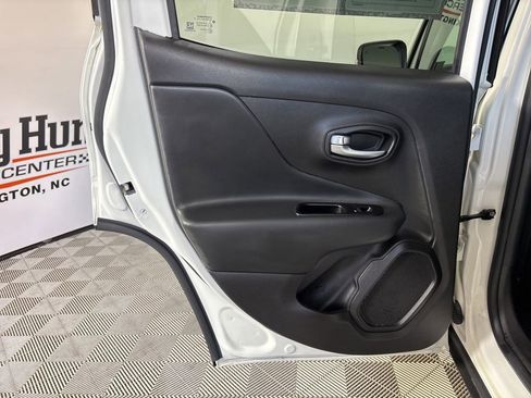 Used 2022 Jeep Renegade Trailhawk image 20