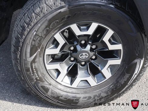 Used 2021 Toyota Tacoma TRD Off-Road w/ Technology Package image 18